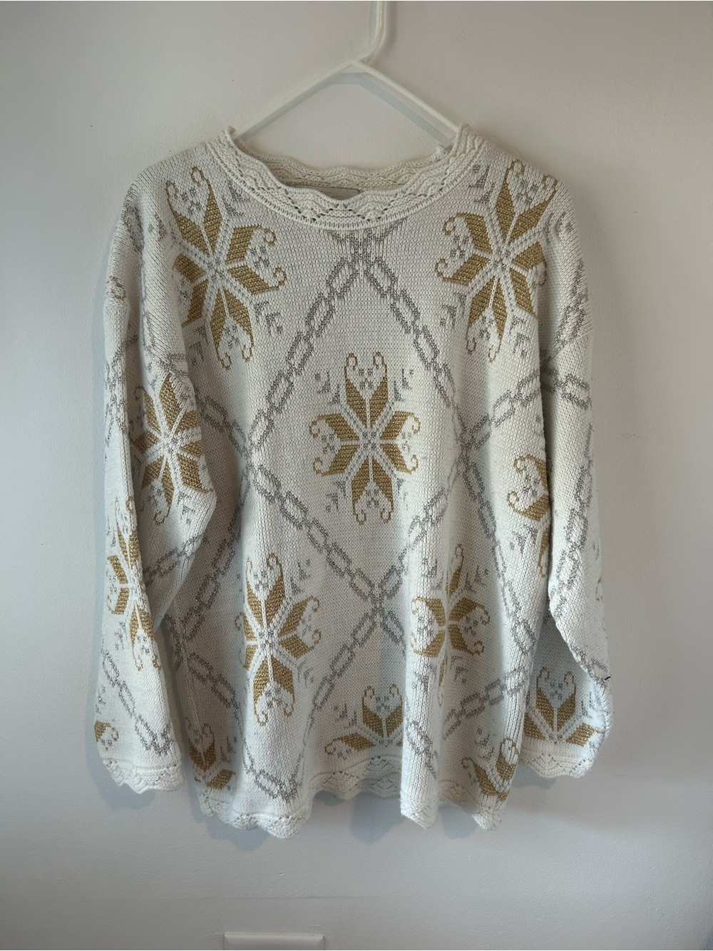 Dana Scott Women’s Sweater size Medium